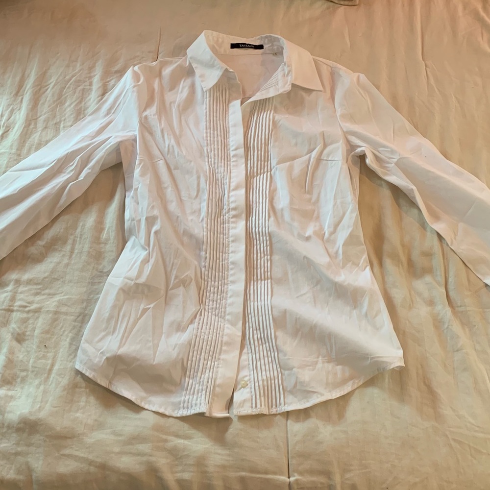 TAHARI | Crisp White Button-Down